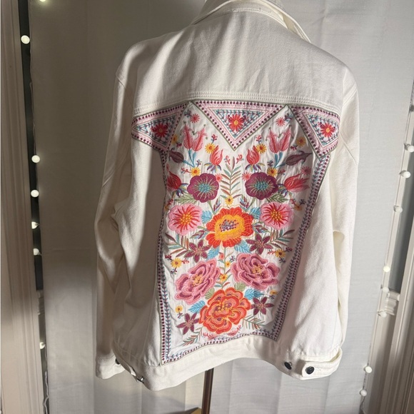 Savanna Jane White Denim Jacket – 2X – Colorful Floral Embroidered - Picture 2 of 11